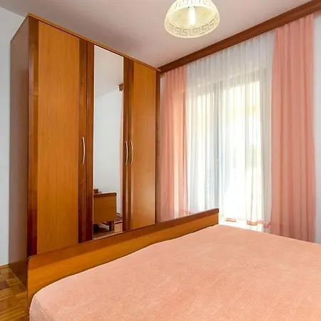 Tonimir Apartamento *
