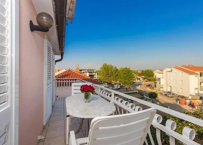 Tonimir アパート *