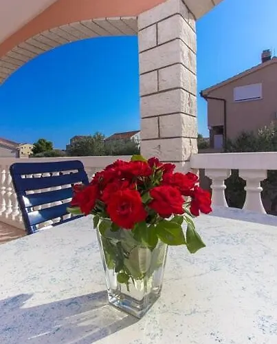 Tonimir アパート